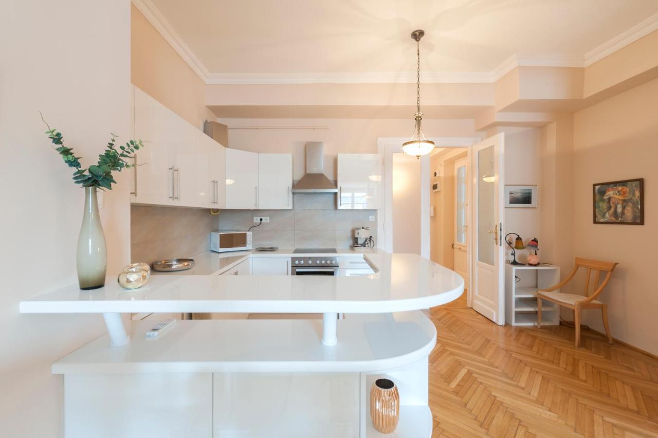 Opera & Basilica 2 Bedrooms With Balcony Budapeszt Zewnętrze zdjęcie
